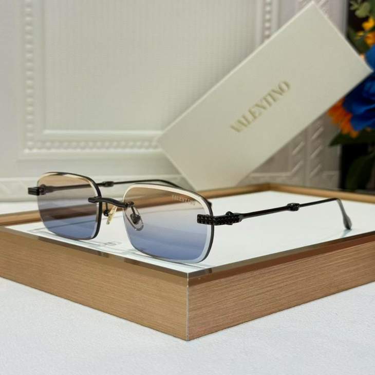 Picture of Valentino Sunglasses _SKUfw71187047fw